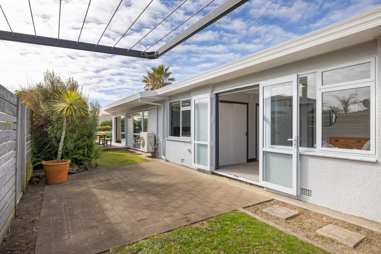 Seaside Beach Retreat - Outdoor Living Villa Mount Maunganui Esterno foto